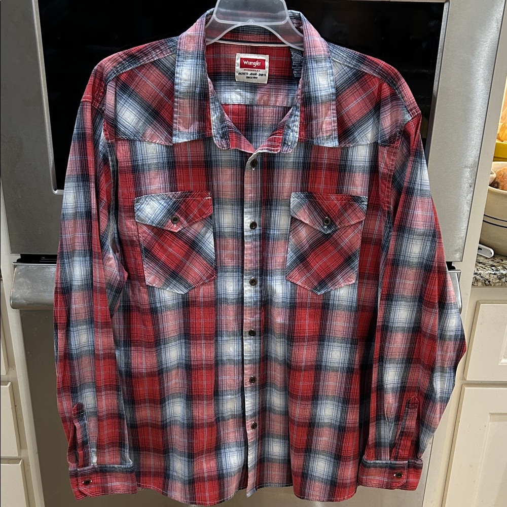 Wrangler Men's Red and Blue Plaid Button Down Shirt